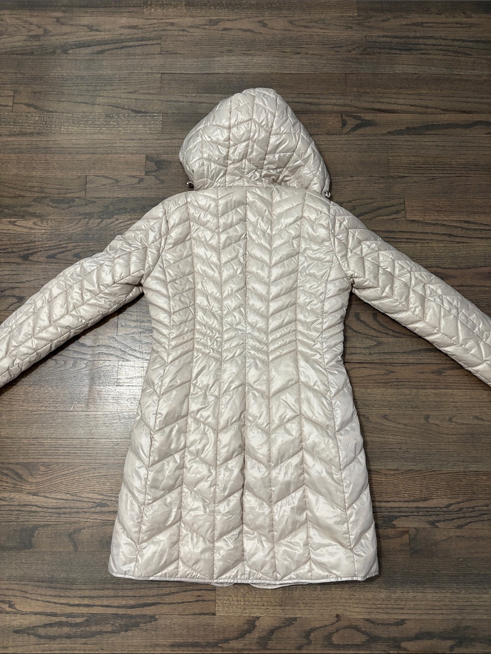 Kenneth Cole Women's Quilted Hooded Puffer Coat in Light Beige - Picture 4 of 16